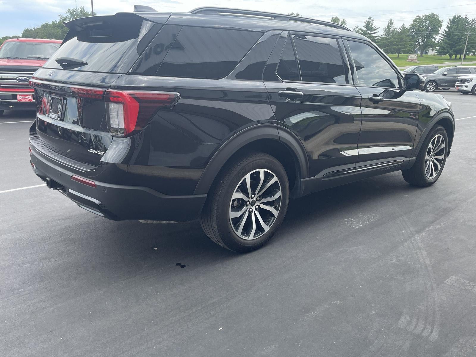 2025 Ford Explorer ST-Line