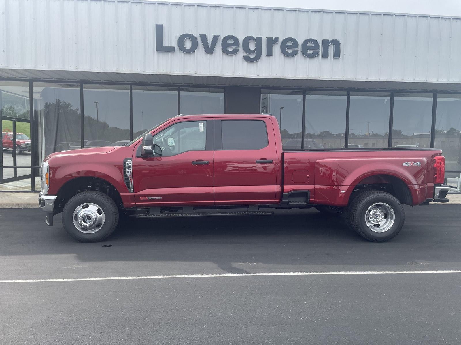 2027 Ford Super Duty F-350 DRW XLT