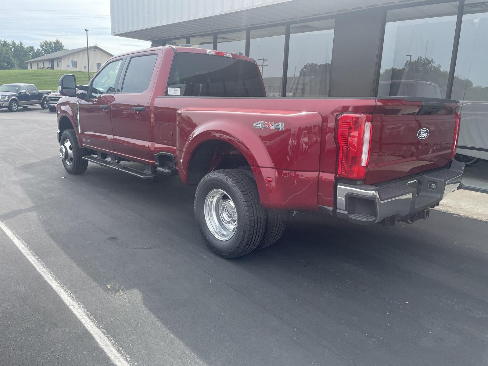 2027 Ford Super Duty F-350 DRW XLT