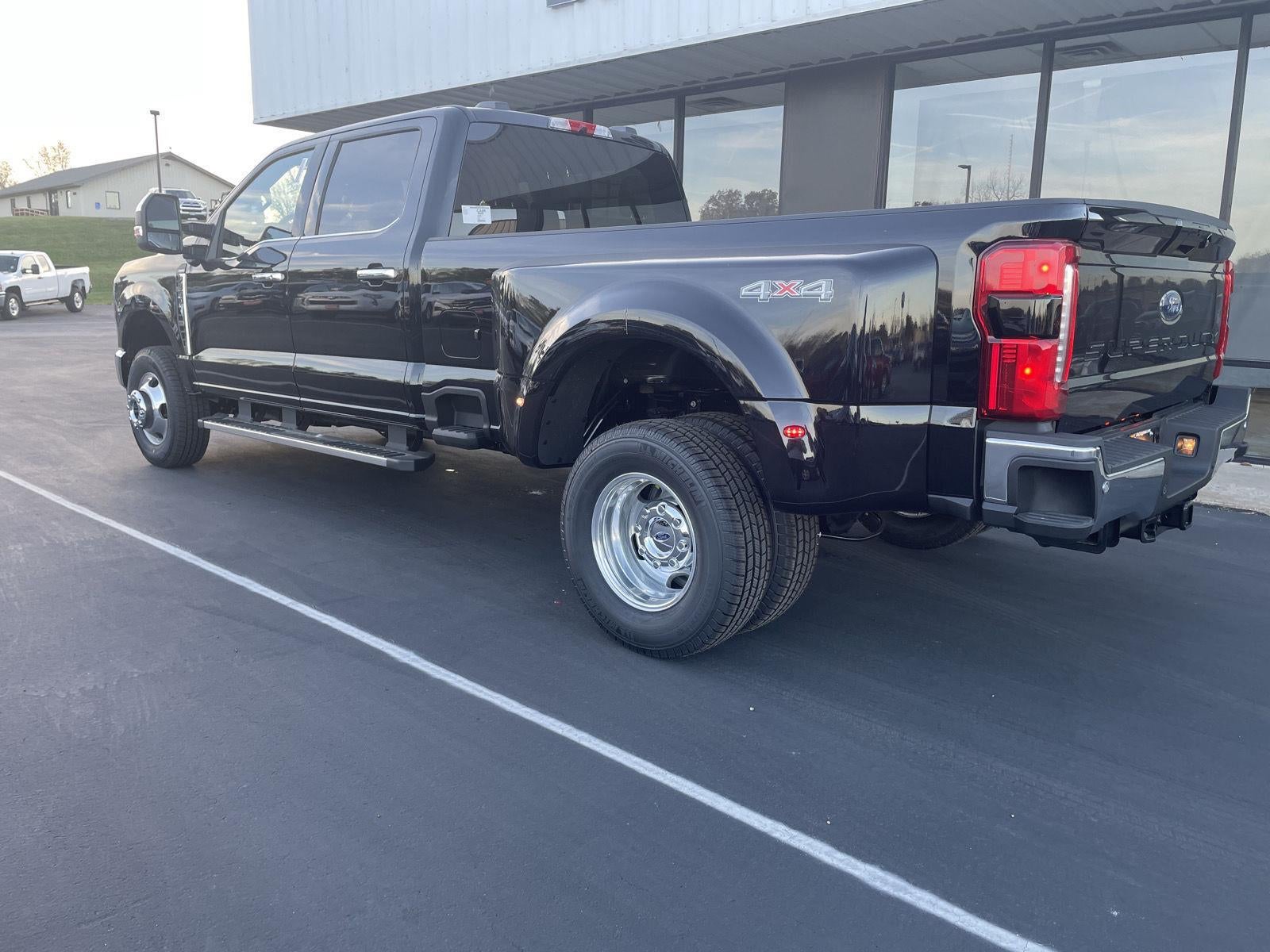 2026 Ford Super Duty F-350 DRW LARIAT
