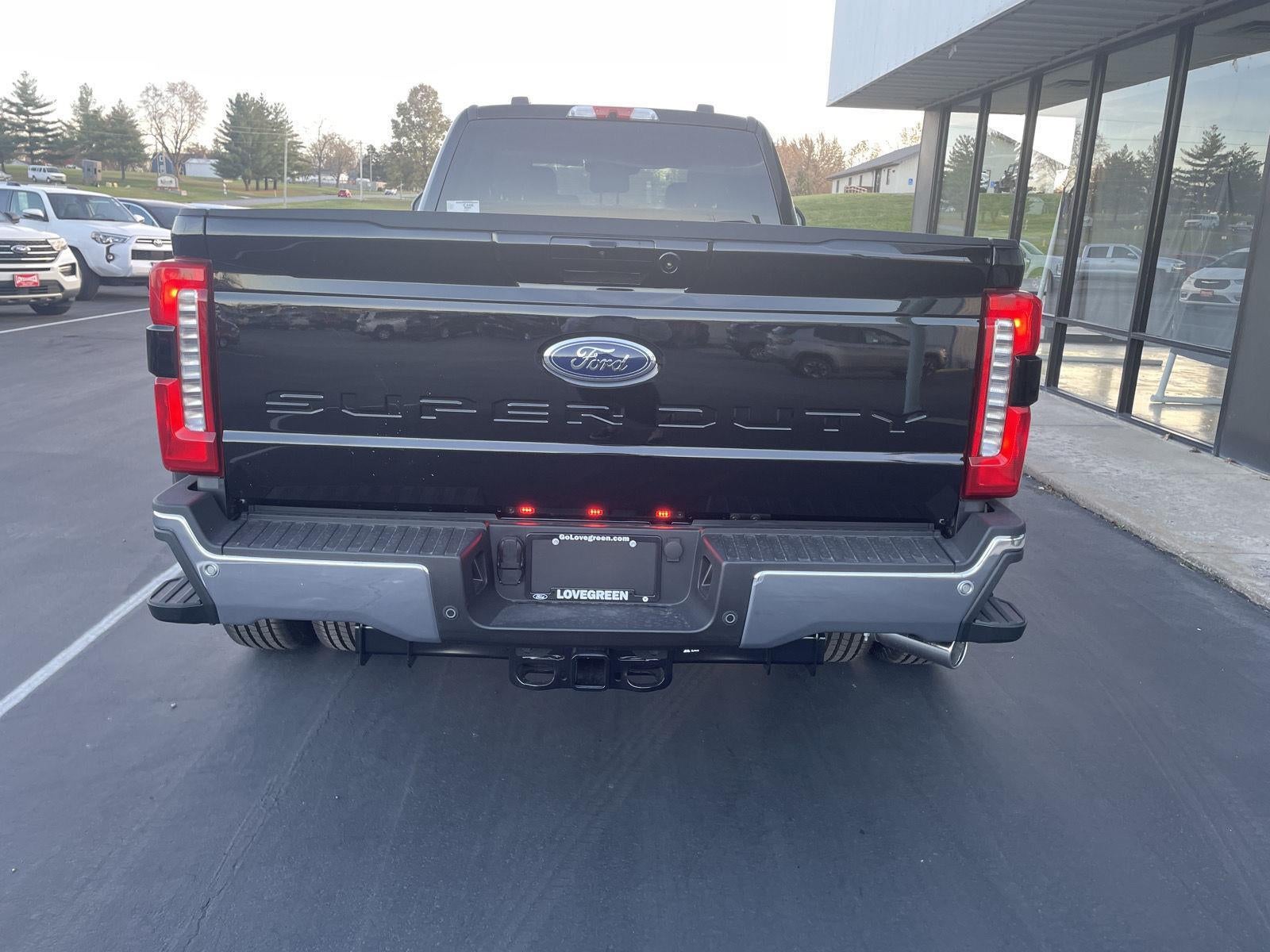 2026 Ford Super Duty F-350 DRW LARIAT