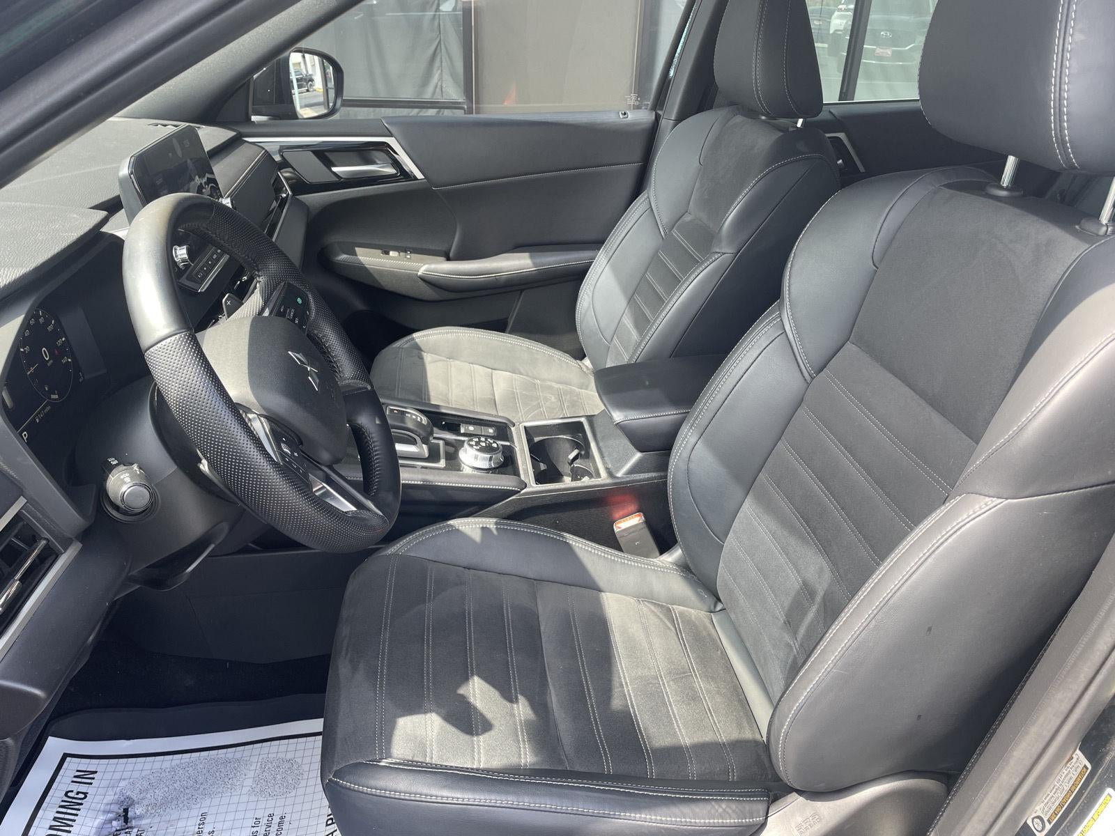 2023 Mitsubishi Outlander SE